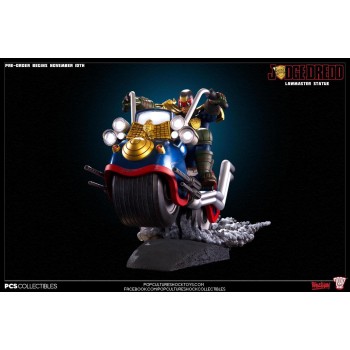 Judge Dredd on Lawmaster Statue 61 cm